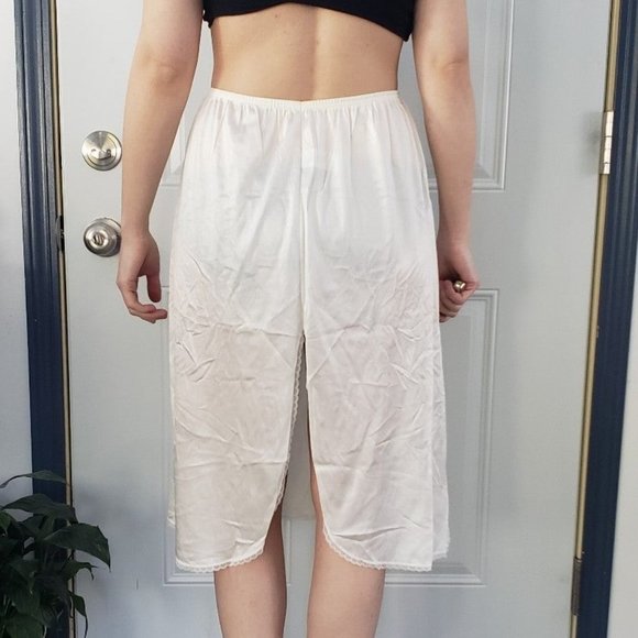 Vassarette White Nylon Slip Skirt - Picture 3 of 4